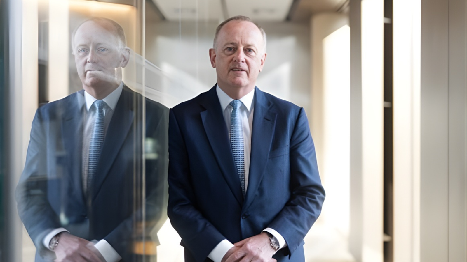 কর্মস্থলে সম্পর্ক প্রাক্তন সিইও-র পতনের কারণ হল $১৭ মিলিয়ন চাকরি!