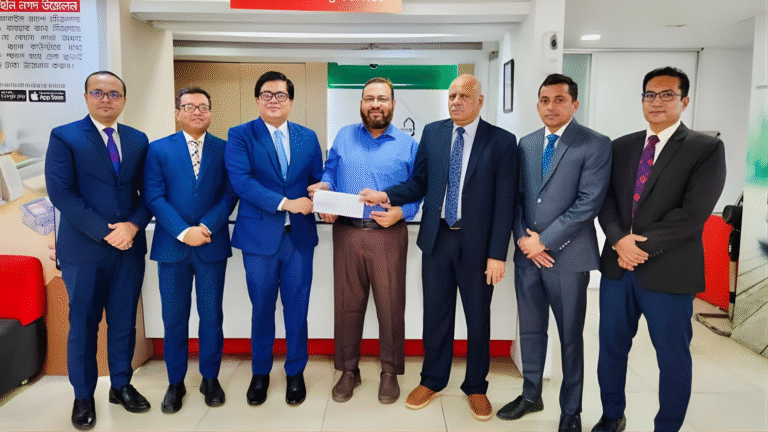 মিডল্যান্ড ব্যাংক–প্রগতি ইন্স্যুরেন্সের প্রথম মোটর দাবি পরিশোধ